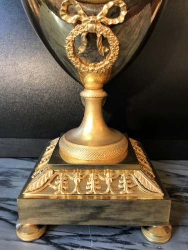 Pendule vase en bronze doré, époque Empire - Empire