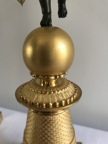 XIXe siècle - Paire de candélabres Empire en bronze doré