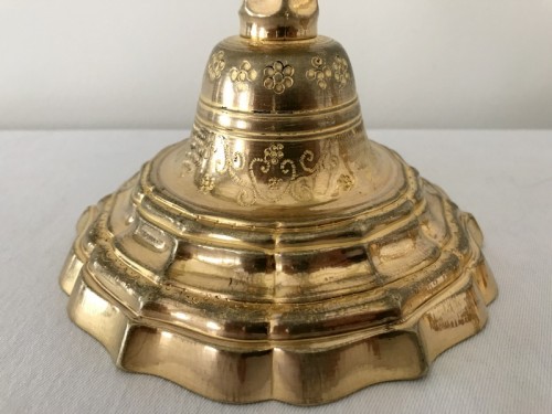 XVIIIe siècle - Paire de flambeaux en bronze doré