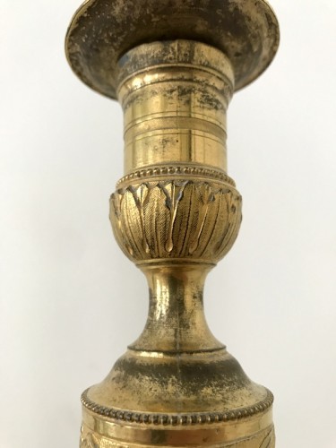 XVIIIe siècle - Paire de flambeaux Louis XVI en bronze doré