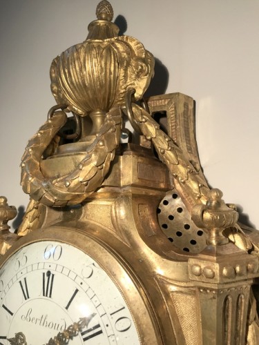 Louis XVI - Cartel en bronze doré par Berthoud