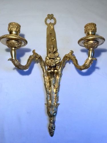 Paire d'appliques Louis XVI en bronze doré - Luminaires Style Louis XVI
