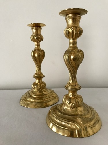 Paire de flambeaux Louis XV en bronze doré - Luminaires Style Louis XV