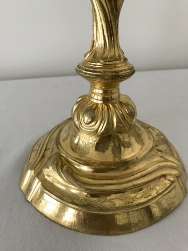 Luminaires Bougeoirs et Chandeliers - Paire de flambeaux Louis XV en bronze doré