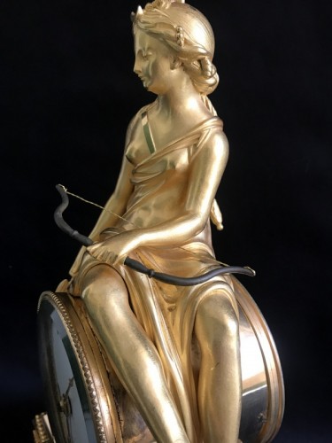 Antiquités - Pendule diane chasseresse en bronze doré