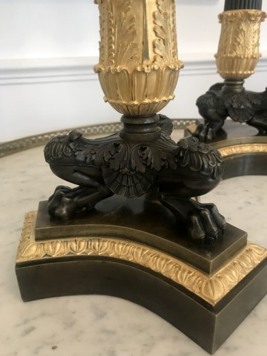 XIXe siècle - Paire de candélabres Restauration en bronze