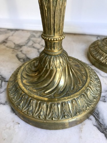Luminaires Bougeoirs et Chandeliers - Paire de flambeaux Louis XVI en bronze doré