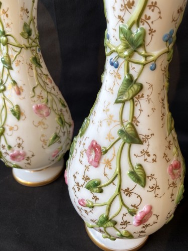 XIXe siècle - Vases en opaline de Baccarat