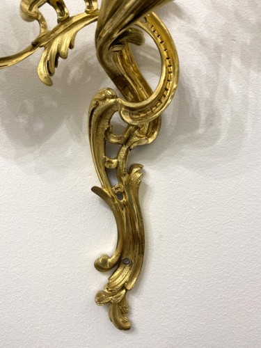 XVIIIe siècle - Paire d'appliques louis XV en bronze doré