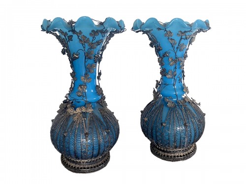 Paire de vases en opaline bleu et monture argent