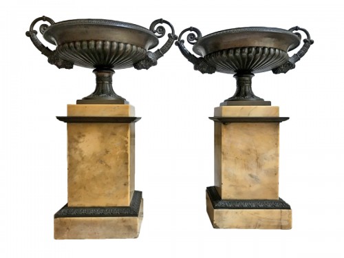 Paire de cassolettes Restauration en bronze et marbre