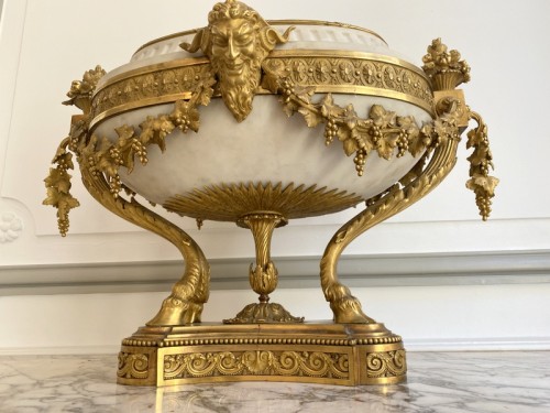 XIXe siècle - Coupe navette en marbre et bronze doré signée Picard
