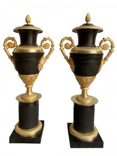 Paire de vases Empire formant bougeoirs