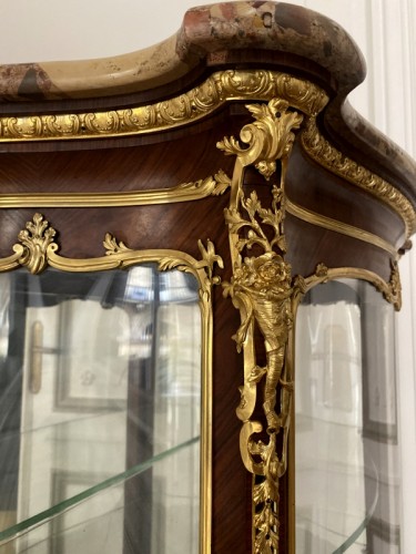 Napoléon III - Vitrine galbée attribuée à Zwiener