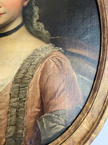 Antiquités - Medallion portrait of a lady