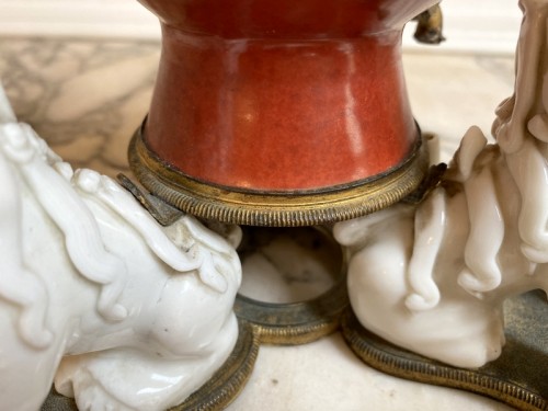 XVIIIe siècle - Fontaine à parfum en porcelaine de chine montée bronze doré