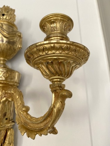 XVIIIe siècle - Paire d'appliques Louis XVI en bronze doré