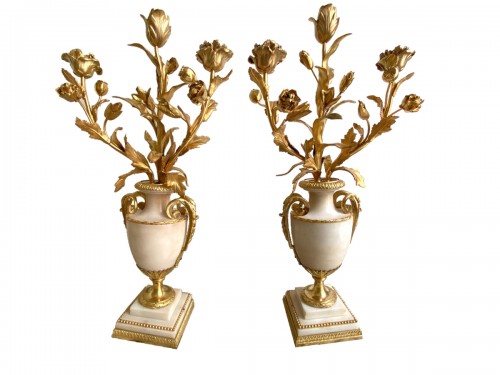 Paire de candélabres en marbre et bronze doré