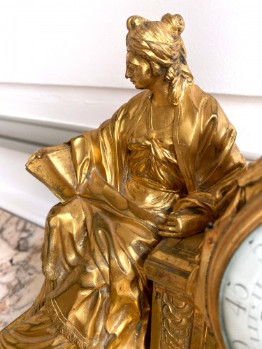 Pendule Louis XVI en bronze doré signée Gille L'Ainé - Jullion Antiquités
