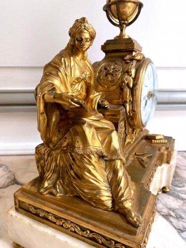 Antiquités - Pendule Louis XVI en bronze doré signée Gille L'Ainé