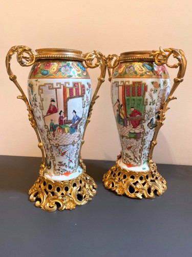 Paire de vases en porcelaine de canton et monture bronze doré - Jullion Antiquités