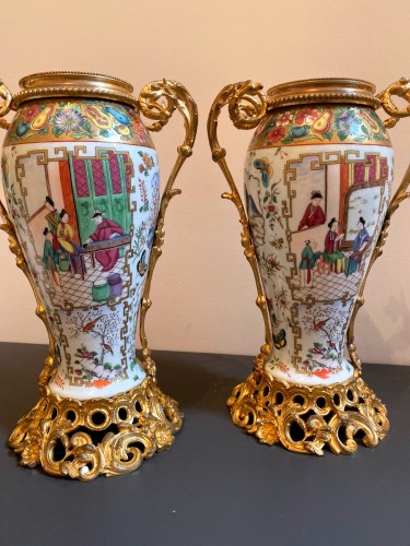 Napoléon III - Paire de vases en porcelaine de canton et monture bronze doré