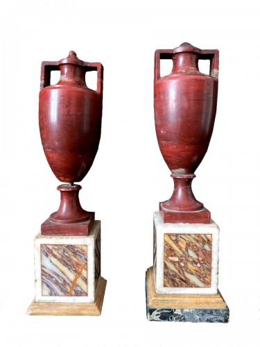 Paire de vases néoclassique en marbre