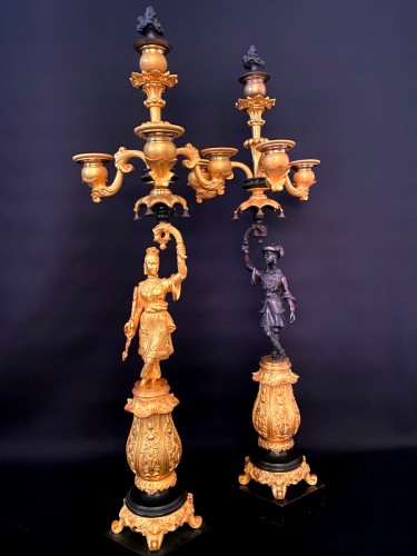 Paire de candélabres aux chinois en bronze doré vers 1830 - Luminaires Style Restauration - Charles X