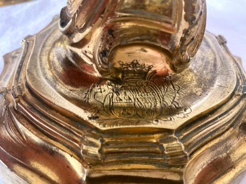Paire de flambeaux Louis XV aux armoiries - Jullion Antiquités