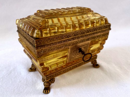 Coffret tombeau Charles X en cristal ambré - Objets de Vitrine Style Restauration - Charles X