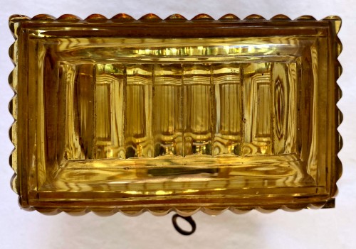 Antiquités - Coffret tombeau Charles X en cristal ambré