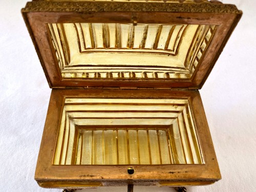 Antiquités - Charles X tomb box in amber crystal