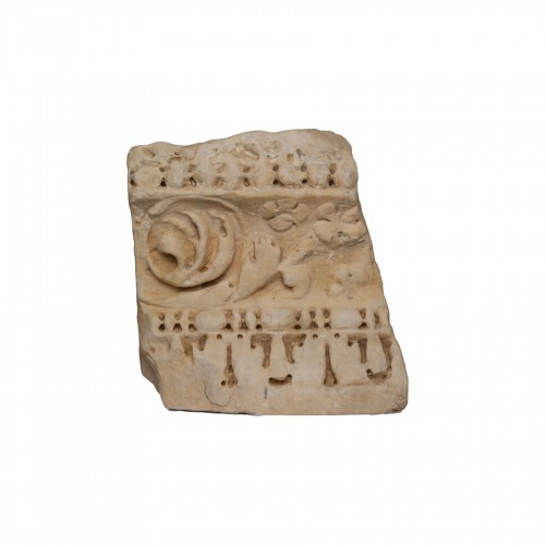 Fragment architectural en marbre blanc romain. Ier-IIe siècle ap. J.-C.