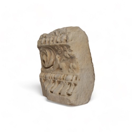 Fragment architectural en marbre blanc romain. Ier-IIe siècle ap. J.-C. - Archéologie Style 
