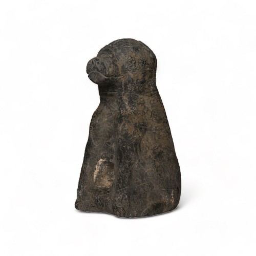 Dark stone sculpture of a dog, China Qing Périod - 