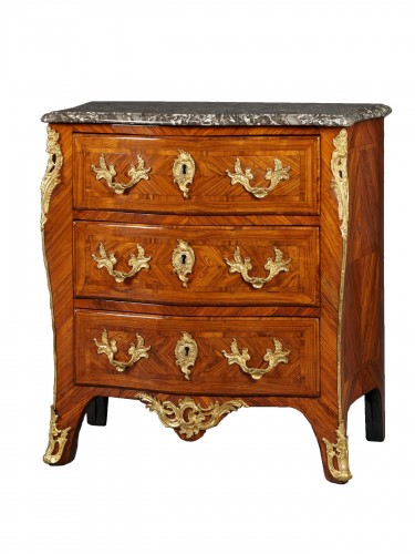 Petite commode d’époque Louis XV