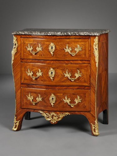 Small French Louis XV commode - Furniture Style Louis XV