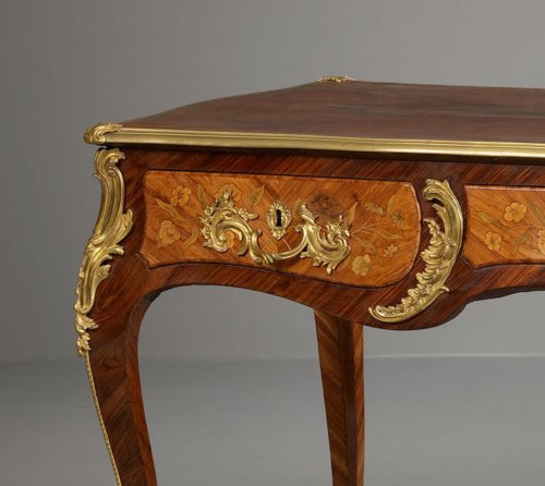 Mobilier Bureau et Secrétaire - Bureau Plat d'époque Louis XV, attribué à Pierre Roussel