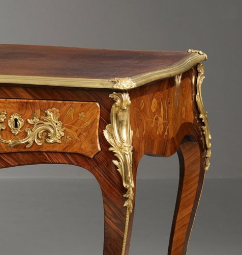 XVIIIe siècle - Bureau Plat d'époque Louis XV, attribué à Pierre Roussel