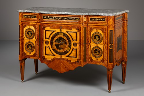 Commode Hollandaise d'Epoque Louis XVI avec Panneaux en Laque de Japon - Mobilier Style Louis XVI