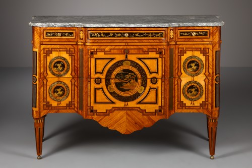 Mobilier Commode - Commode Hollandaise d'Epoque Louis XVI avec Panneaux en Laque de Japon