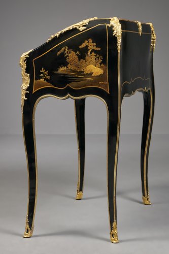 A Very Fine French Ormolu Mounted European Lacquered Bureau en Pente - Louis XV