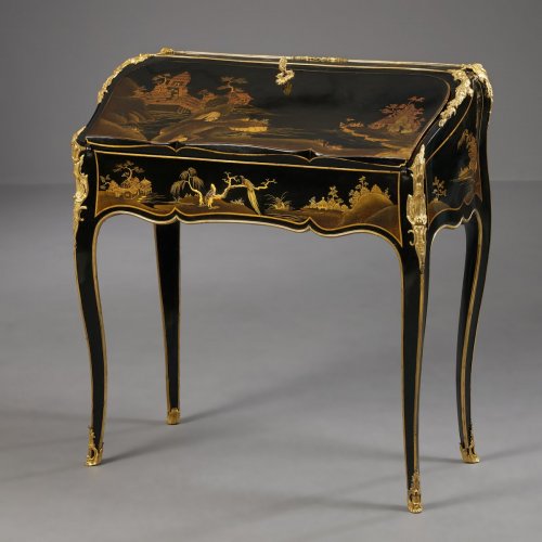 Louis XV - A Very Fine French Ormolu Mounted European Lacquered Bureau en Pente