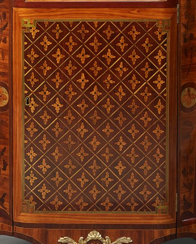 18th century - Pair of French Transitional Corner Cabinets