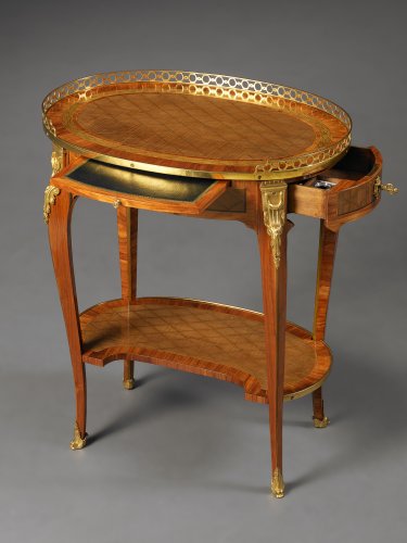 A French Transitional Small Oval Writing Table - Furniture Style Transition