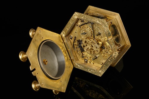 Pendule de table hexagonale polonaise d’époque Renaissance - Horlogerie Style Louis XIV