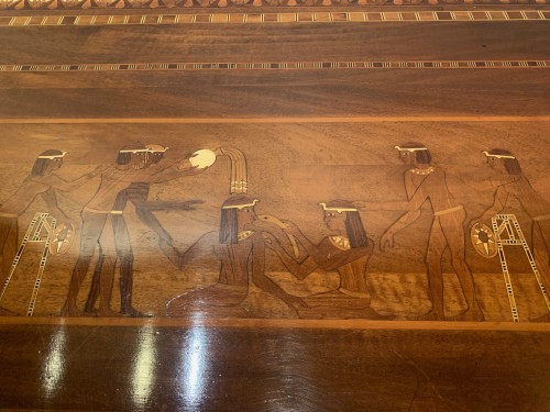Table "Egyptomania" en bois exotique. France ,1er quart du 20e s. - Art Déco