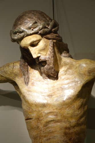 Très grand Christ en bois peint, Allemagne16e siècle - Art sacré, objets religieux Style 