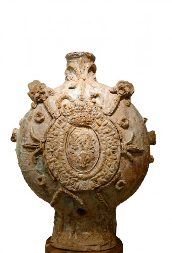 Importante jarre en terre-cuite vernissée aux Grandes Armes de France (1814-1830)
