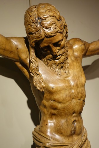 Large Christ in walnut wood , France 17th or 18th century - 